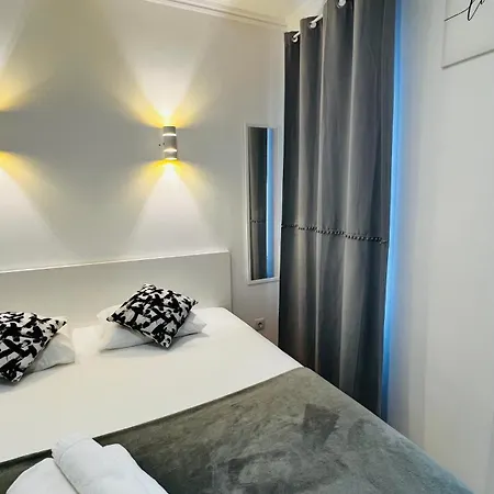 Проживання в сім'ї Apartamento's Sarkar *